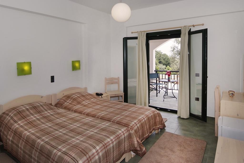 Eri Rooms To Let Raches  Exterior foto